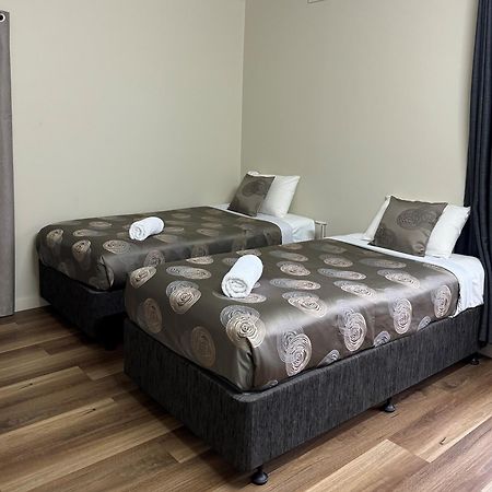 105 On The Park Motel Bordertown Buitenkant foto