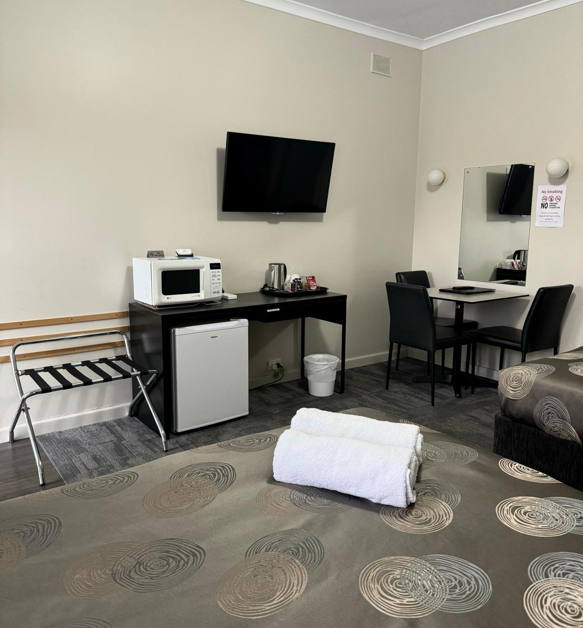 105 On The Park Motel Bordertown Buitenkant foto